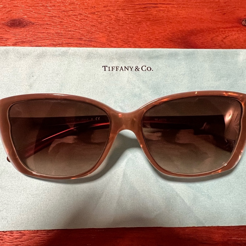 Beautiful Authentic Tiffany & Co. Women’s Designer sunglasses